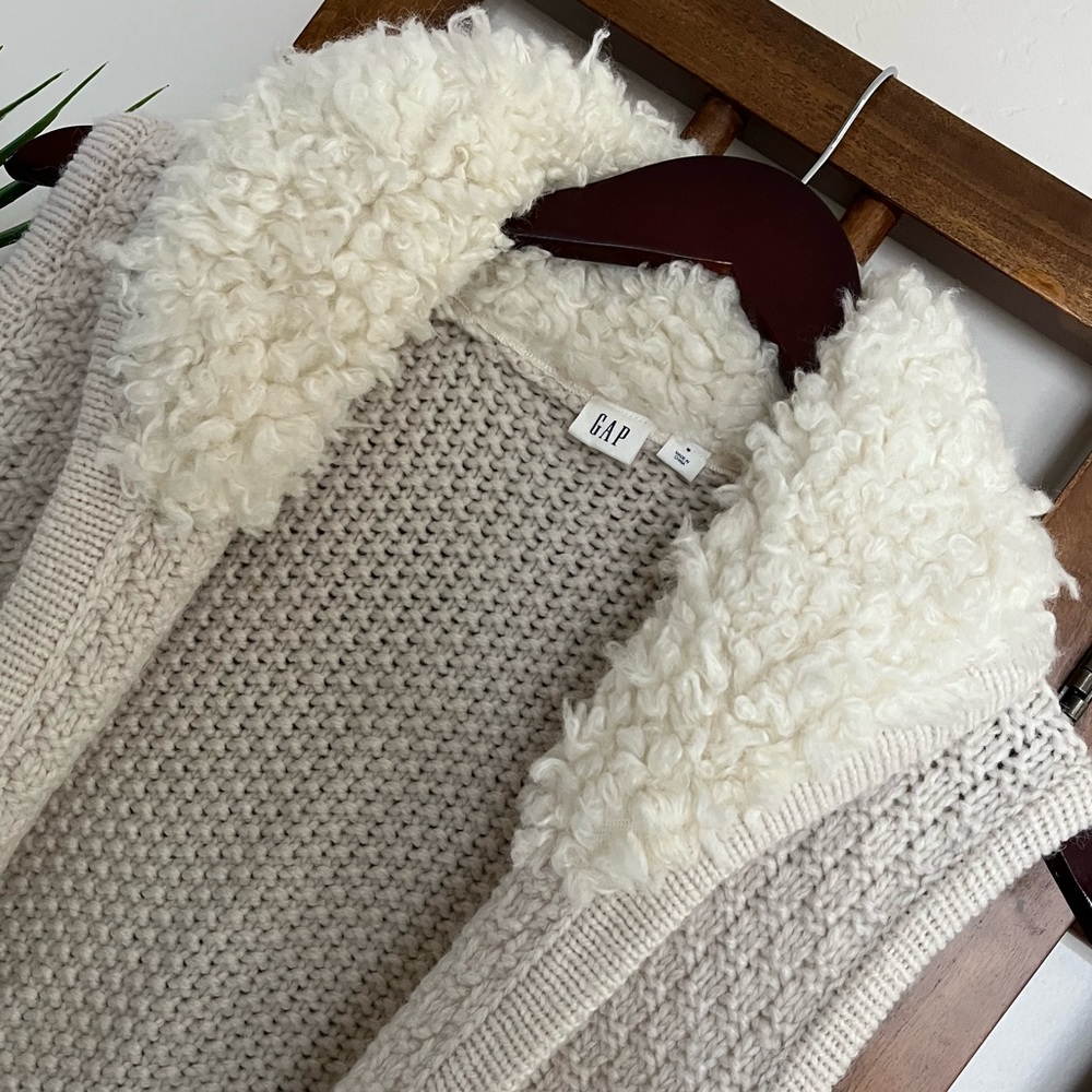 GAP knit Sherpa/faux fur collar cardigan - Picture 2 of 7